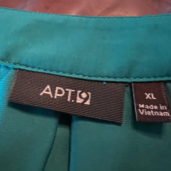 NWT Apt 9 v-neck blouse with rhinestones. Elastic sleeves. Hunter green. Size XL - Picture 6 of 10
